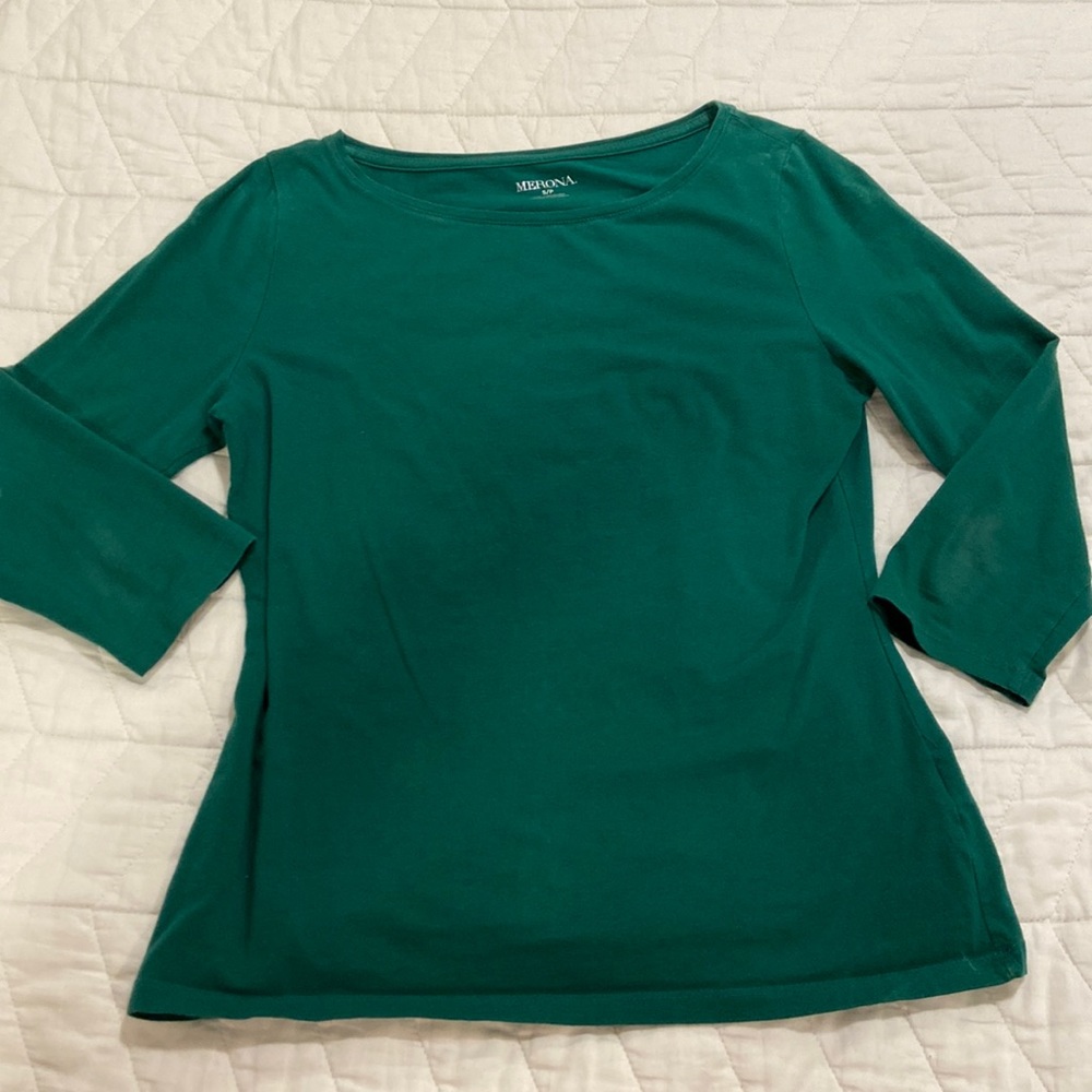 🟡 3/$15 Women’s Green Top